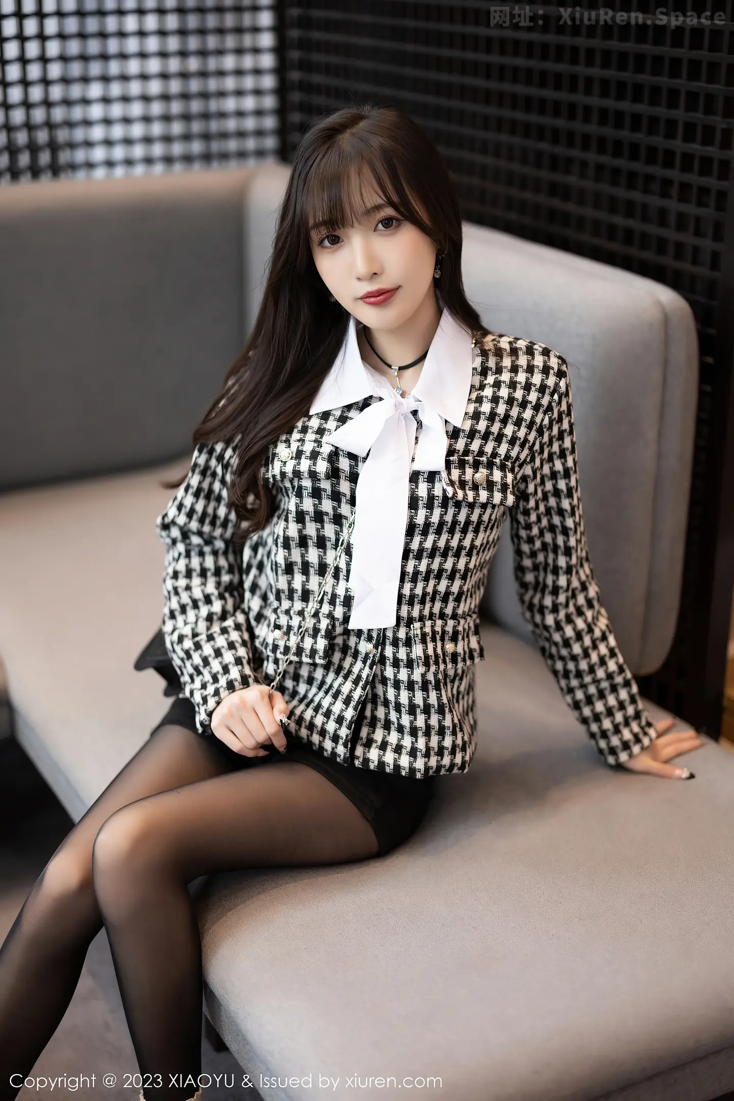 图片[3]-[XiaoYu画语界]Vol.1020 模特林星阑私房半脱露性感黑色内衣配开档黑丝秀美腿诱惑写真90P-秀人网官方网站